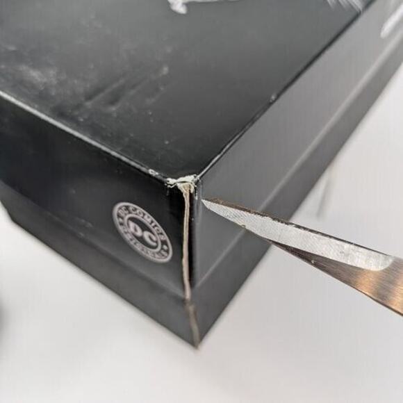 New Converse Batgirl Sneakers Mens 4 Womens 6 DC Comics Low Top Box All Star - Picture 12 of 15